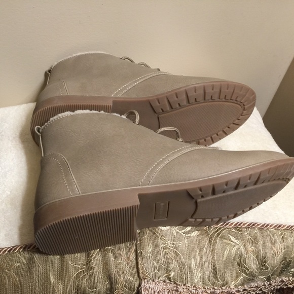New Mountain sole women’s Charlie ankle booties - Picture 2 of 7